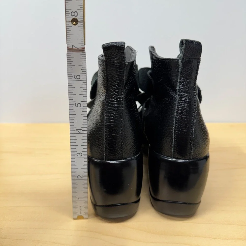 Black Chunky Platform Ankle Shoes, Euro Sz 40, Flower Applique‎ Straps No Brand